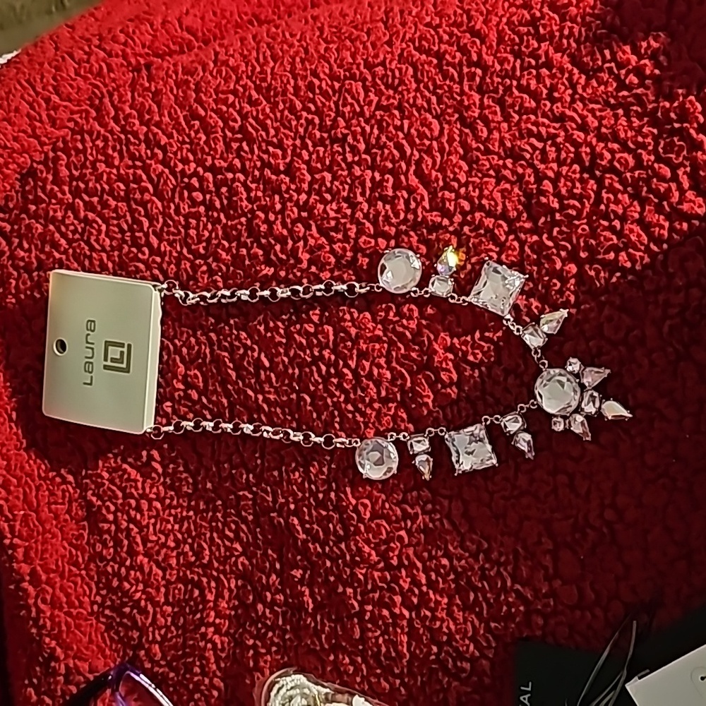 BOGO50 Laura necklace with stones setting